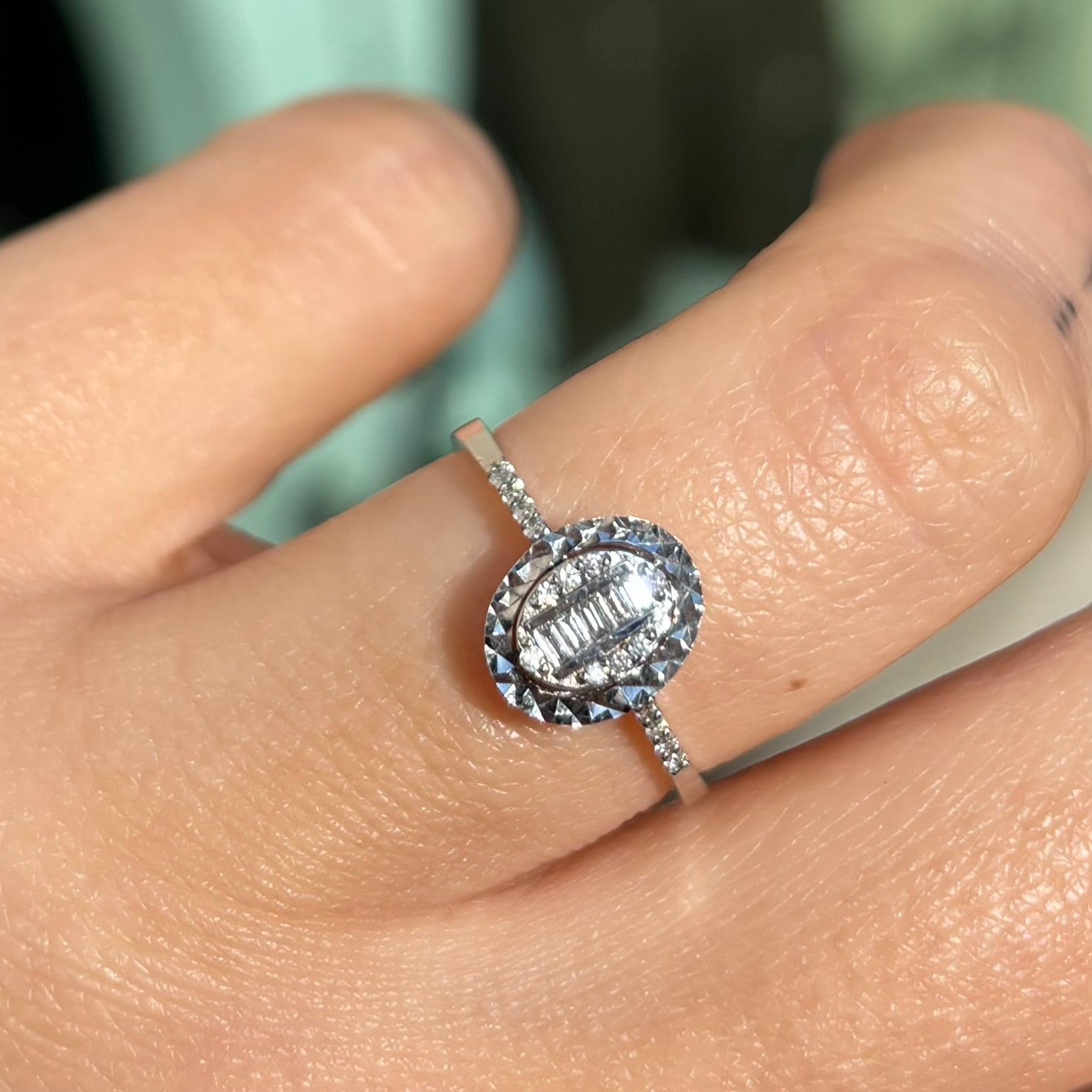 Диамантен женски пръстен от бяло злато